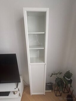 Knihovna Billy s prosklenými dveřmi Oxberg