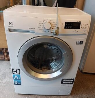 Plně funkční pračka zn. Electrolux A+++ na 6kg - 1200/min.