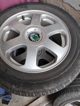 PRODÁM AL KOLA LETNÍ PNEU ŠKODA OCTAVIA 1