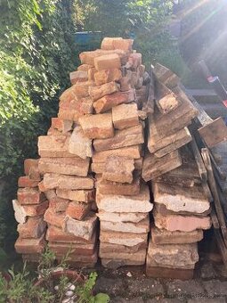 Daruji za odvoz staré nečištěné cihly
