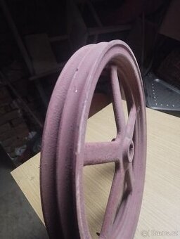 Řemenici litinovou 38 cm - 1