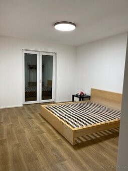 Prodám postel Malm IKEA 180x200 - dub dýha bílá