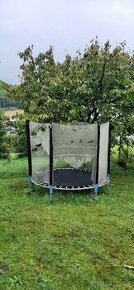 Trampolína