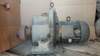 Elektromotor s převodovkou