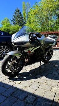 Yamaha r6 - 1