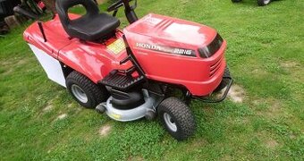Zahradní traktor traktůrek sekacka -Honda v2