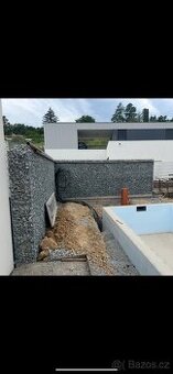 Kamenný gabionovy plot za odvoz + 30m betonové dlažby