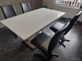 Jídelní sestava stůl + 4 židle