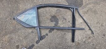 Zadni male okno ze dveri octavia 4 sedan trojuhelnik