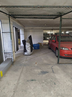 Pronájem garážového stání - Praha 4, Milevská