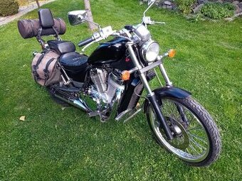 Suzuki intruder vs800