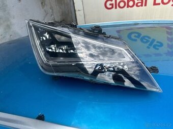 Seat Leon pravé přední světlo LED