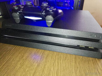 PlayStation 4 PRO + příslušenství
