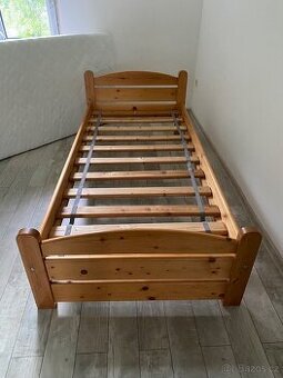 Postel a noční stolek