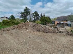 Výkopová zemina se stavební sutí