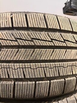 Zimni pneu 235/40/19