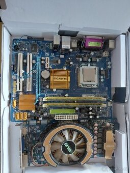 Zakladni deska s ram procesorem zdrojem a grafickou kartou