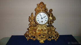 Starožitné krásné funkční hodiny.