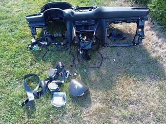 PEUGEOT 208 AIRBAGY A PALUBKA Z AUTA RV 2015 S PYRPASY