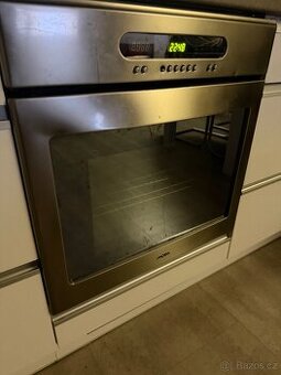 Vestavná trouba Mora