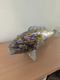 Velká retro ryba z brokového skla – designový solitér