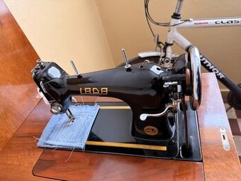 Šicí stroj Lada