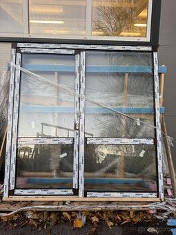 Nové hliníkové jednokřídlé vchodové dveře s fixem