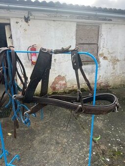 Dva postroje na poniky