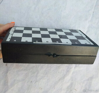 Retro magnetické šachy – sběratelská cestovní sada 90. léta