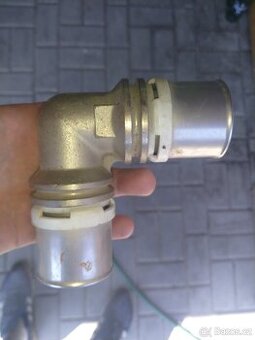 Koleno k topeni40 mm - 1