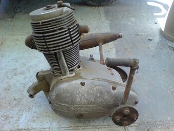 Motokára motor manet dvoupíst