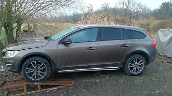 Volvo V 60 T5 AWD CROSS COUNTRY PORUCHA MOTORU