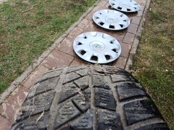 Kryty kol poklice 15 patnáct palců a rezerva Octavia 2