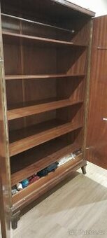 Starožitné šatní skříně