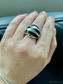 Mohutný extravagantní prsten z chirurgické oceli