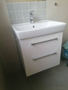 Koupelnová skříňka s umyvadlem 60cm