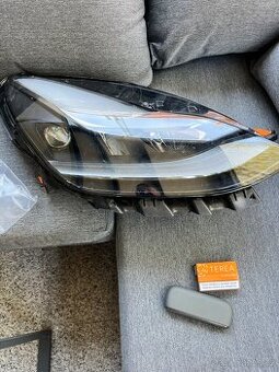 Tesla model 3/Y světlomet r.v. 2023