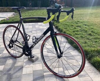 Silniční kolo B TWIN SHIMANO 105 Carbon Mavic Aksium