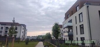 Pronájem bytu 1+kk, 42 m s terasou, sklepem a garážovým stán