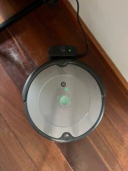 Robotický vysavač iRobot Roomba 697