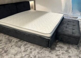 Luxusni postel s taburetom