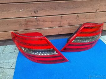 Zadní světla na Mercedes W 204 sedan/kupé - 1