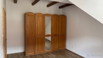Jitona Masivní dubová šatní skříň (5 dveří)