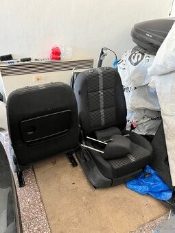 Sedačky VW Tiguan I výhřev , airbag , zacovalé