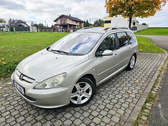 PEUGEOT 307 SW 1.6 HDI 80 KW /7 MÍST /MALÝ NÁJEZD PANORAMA