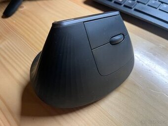 Vertikální myš Logitech MX Vertical