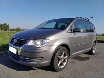 Volkswagen Touran 1.4 TSi-6 rychlostí.