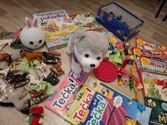 Hračky 50 kusů, Barbie věci, svítící lampa, pop-it, Playmobi