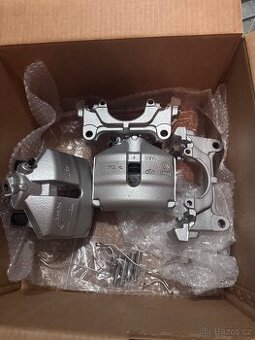 Repasovaná sada třmenů včetně držáků