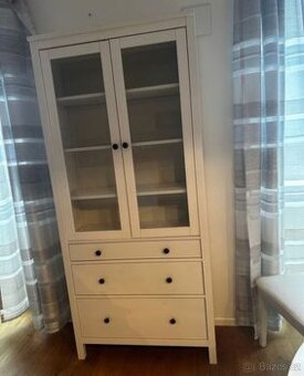 VITRÍNA IKEA HEMNES MAT